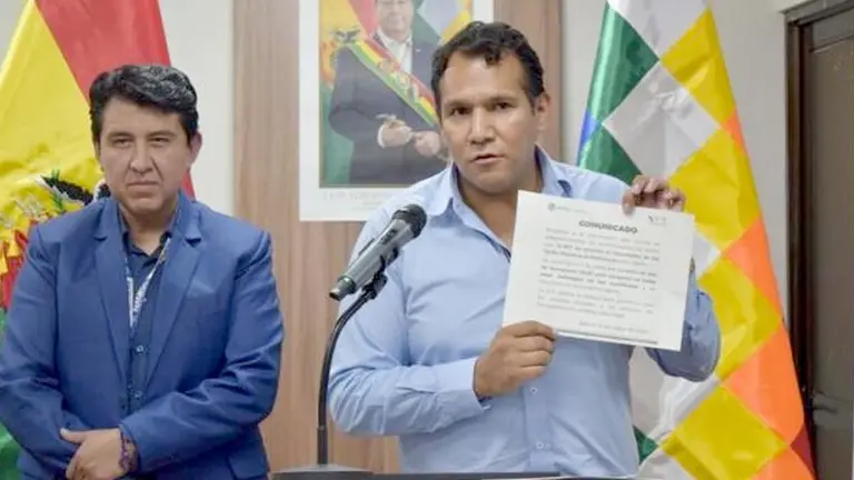 Los directores de Navegación Aérea y Aeropuertos Bolivianos (Naabol), Elmer Pozo, y de la Autoridad de Regulación y Fiscalización y Telecomunicaciones y Transportes (ATT)./ OXIGENO.BO