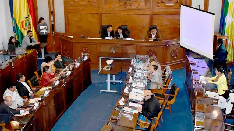 Sesión de la Comisión Mixta de Constitución en el antiguo hemiciclo del Senado./ APG