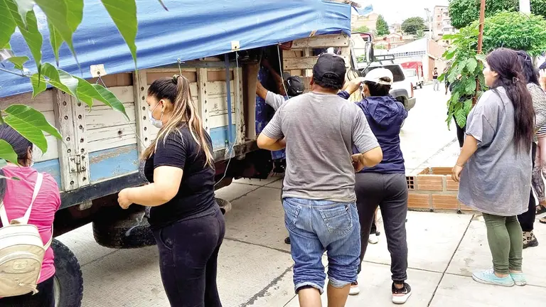 Operativo de la aduana cerca de la zona de El Arco, Cochabamba./ ADUANA