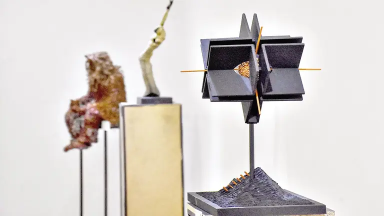 Piedra, madera y vidrio toman forma de arte./ DICO SOL&Iacute;S