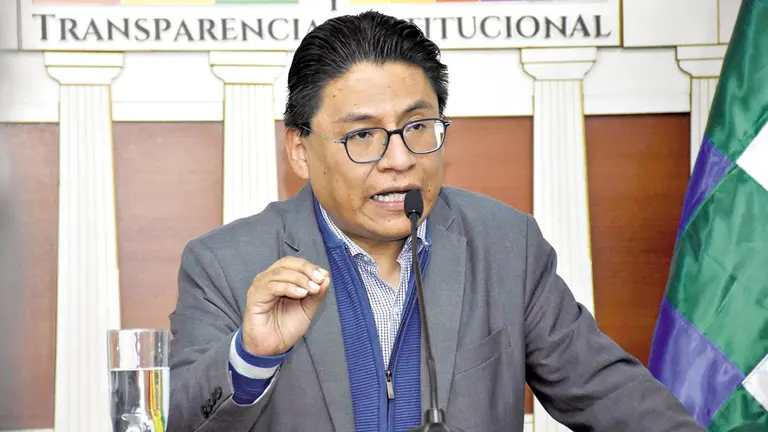 El exministro de Justicia, Iv&aacute;n Lima, en una conferencia de prensa./ APG