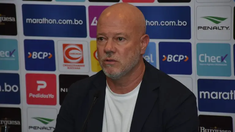 Carlos Zago, ex DT de la Selecci&oacute;n, en conferencia de prensa. APG