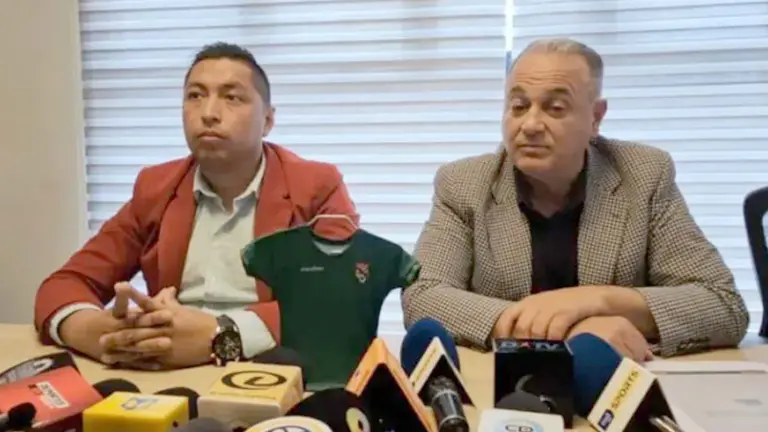 El Presidente de la FBF (der.) y el Director del Sedede en conferencia de prensa./ OXIGENO.BO
