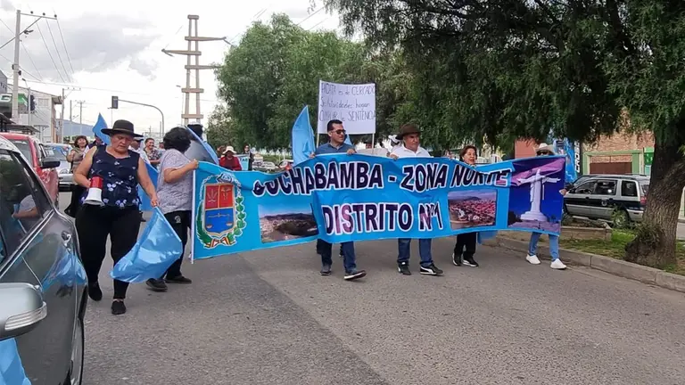 Vecinos de Pacata reunidos ayer para festejar la determinaci&oacute;n del TSJ. CORTES&Iacute;A