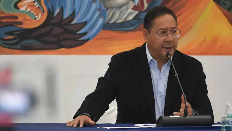 El presidente de Bolivia, Luis Arce, en contacto con los medios./ APG