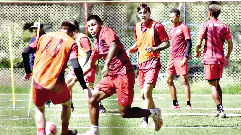 Una imagen de una pr&aacute;ctica del Rojo en su complejo./ DICO SOL&Iacute;S