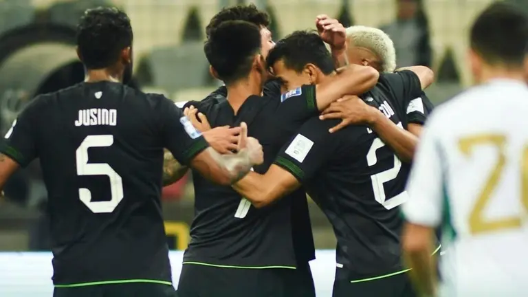 Jugadores de la Selecci&oacute;n, tras el segundo gol./ FBF