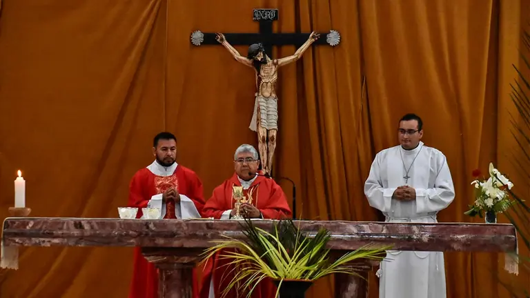 Celebraci&oacute;n de la misa en Cochabamba./ DICO SOL&Iacute;S