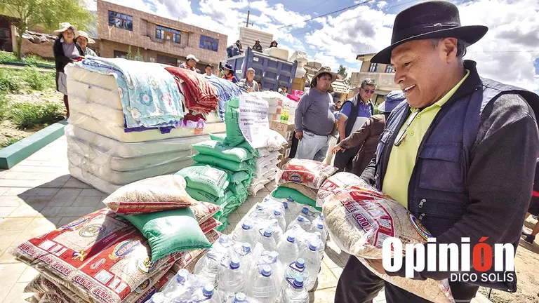 La entrega de la ayuda humanitaria en Sunchu Pampa, Valle Alto, este 26 de marzo./ DICO SOL&Iacute;S