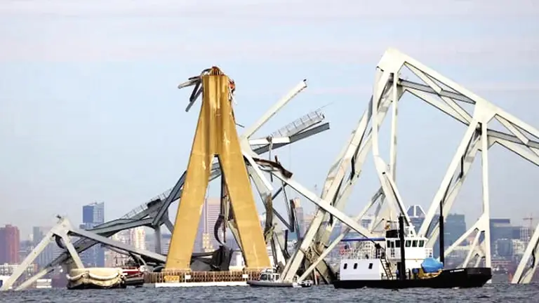La estructura que queda del puente ca&iacute;do./ CACTUS 24