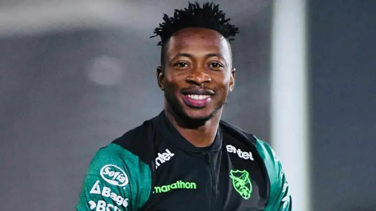 David Akologo entrenando con Bolivia. Facebook Akologo David.
