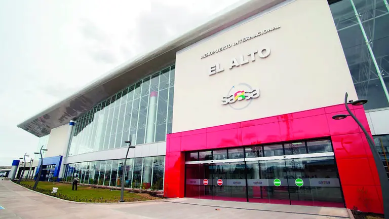 Frontis del aeropuerto internacional de El Alto./ ARCHIVO ERBOL