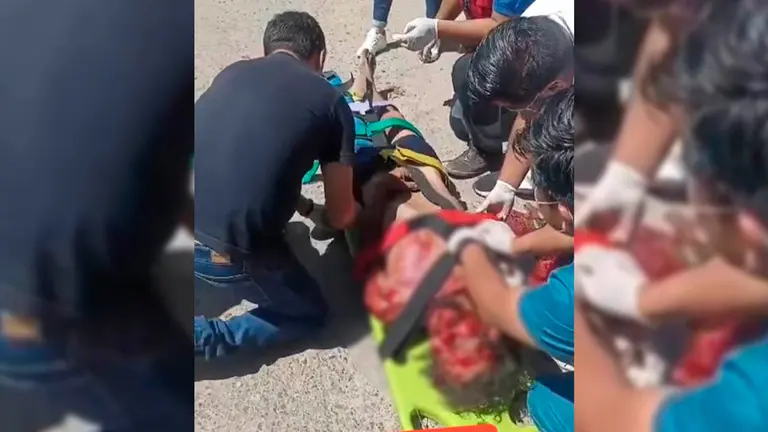 El popular ciudadano Vinchita siendo atendido tras ser embestido por un automovil. RRSS