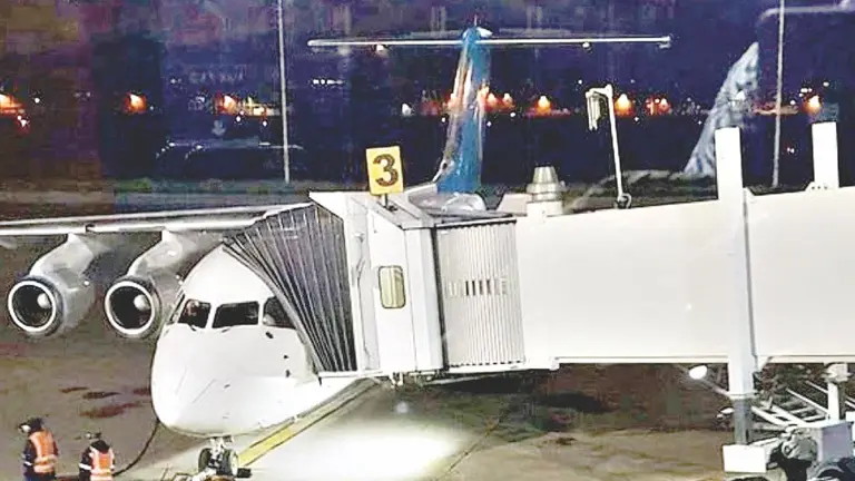 Una foto referencial de una aeronave en el aeropuerto de El Alto./ ERBOL