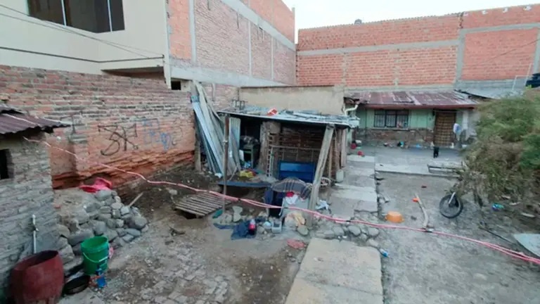 El patio de la vivienda donde fue encontrado el cad&aacute;ver de la v&iacute;ctima. Gentileza Fernando Aguilar