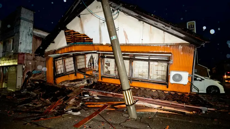Edificios da&ntilde;ados tras el terremoto a comienzos de a&ntilde;o en Ishikawa./ XINHUA NEWS