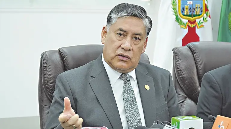 El fiscal general de Estado, Juan Lanchipa, durante la conferencia de prensa./  FISCALÍA