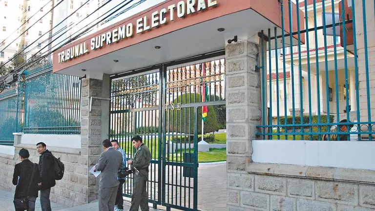 Fachada del Tribunal Supremo Electoral en la ciudad de La Paz./ LA RAZÓN