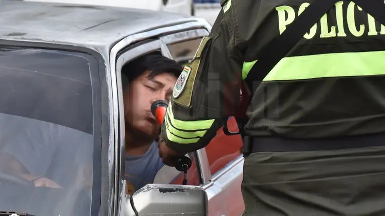 Proh&iacute;ben pruebas de alcoholemia en la calle, solo se efectuar&aacute;n en dependencias de Tr&aacute;nsito ./ DICO SOL&Iacute;S