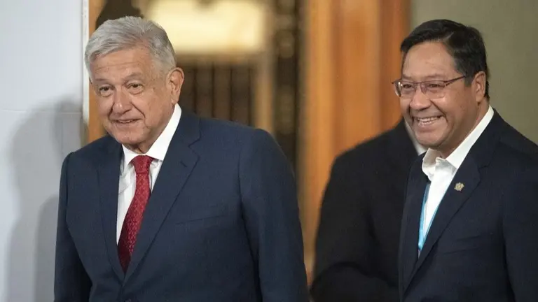 Andr&eacute;s Manuel L&oacute;pez Obrador, presidente de M&eacute;xico (i), y el mandatario de Bolivia, Luis Arce.  XINHUA