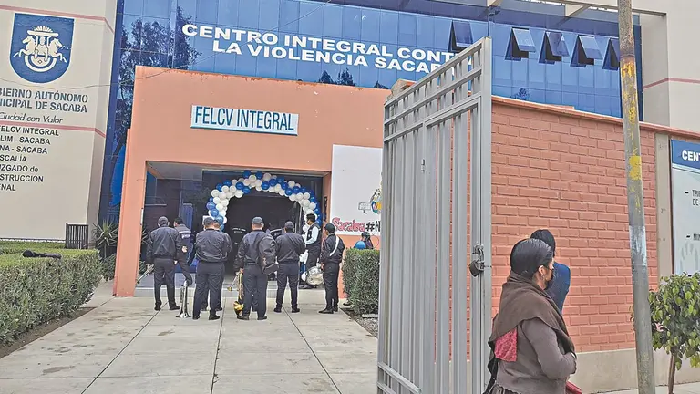 Frontis del Centro Integral Contra la Violencia de Sacaba, donde funciona la Defensoría de la Niñez y Adolescencia./ MARIELA COSSÍO