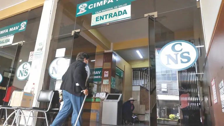 Frontis de una Caja Nacional de Salud/ APG