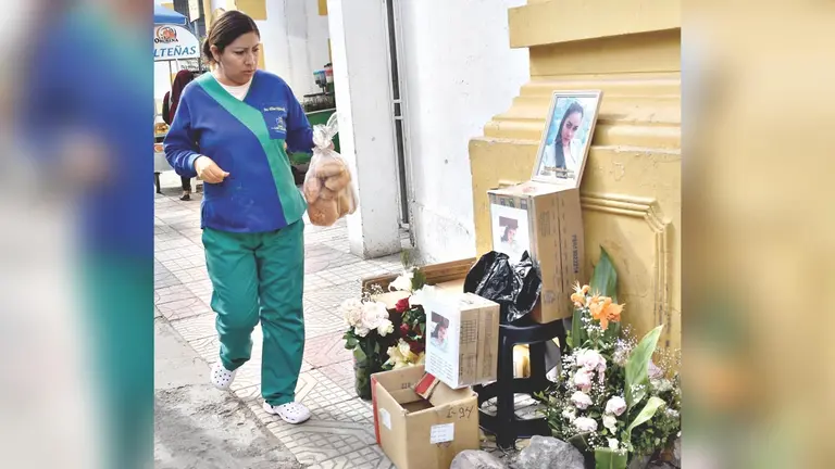 El altar que armaron en memoria de Isabel en Quillacollo, Cochabamba./ NOÉ PORTUGAL