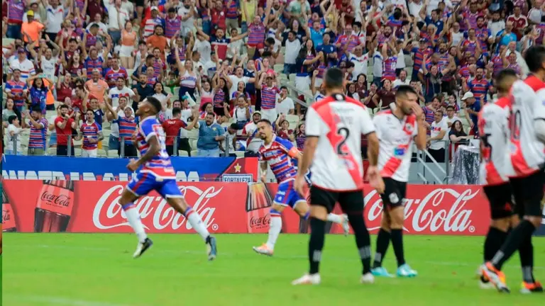 Incidencias del partido entre Nacional Potos&iacute; y Fortaleza. APG