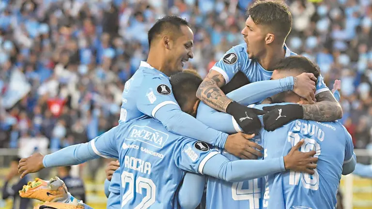 Jugadores del Celeste celebran un gol en Miraflores./ APG