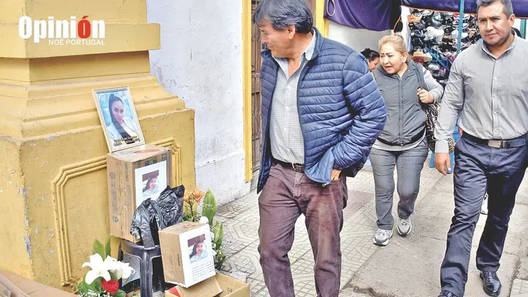 El altar en memoria de Isabel Quispe, la boliviana asesinada en Chile./ NOÉ PORTUGAL