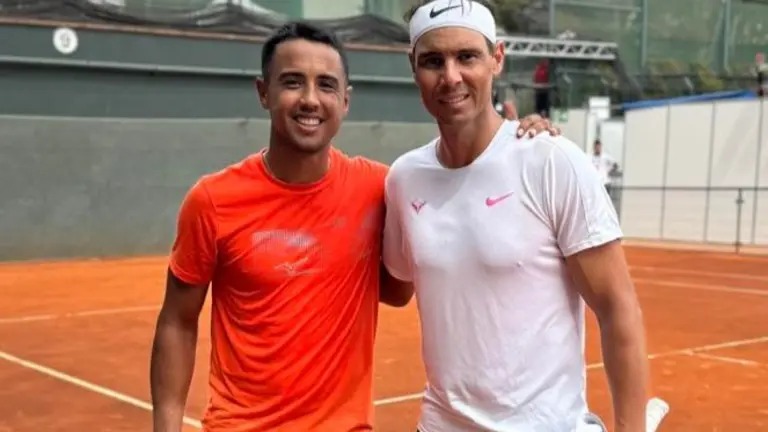 El boliviano Jugo Dellien junto al espa&ntilde;ol Rafael Nadal, tras un entrenamiento. PRENSA HUGO DELLIEN