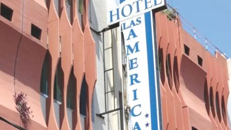 Fachada del Hotel Las Américas, en Santa Cruz, donde se realizó el operativo en 2009./ ERBOL.