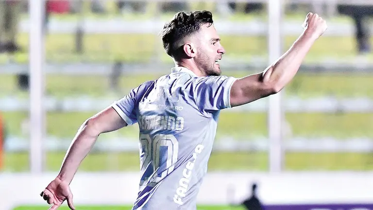 Fernando Saucedo celebra una conquista para el Celeste./ APG