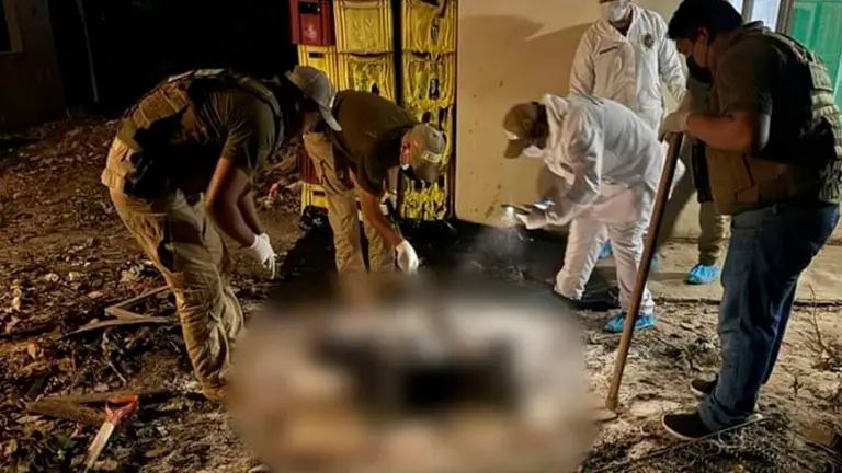 Efectivos policiales en el domicilio del barrio Bibosi en Santa Cruz de la Sierra./ POLICIA SANTA CRUZ