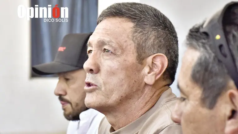 El ciclo de Mauricio Soria (c) en el Equipo del Pueblo empez&oacute; el 23/11/2023 y termin&oacute; el jueves 18 de abril de 2024./ DICO SOL&Iacute;S