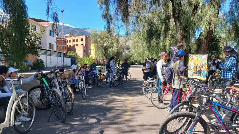 Ciclo ruta turistica en el inicio de la ciclovia Av. Melchor Perez
