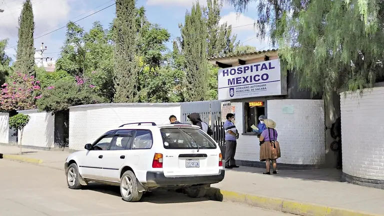 Puerta de ingreso al Hospital M&eacute;xico. / MARIELA COSS&Iacute;O