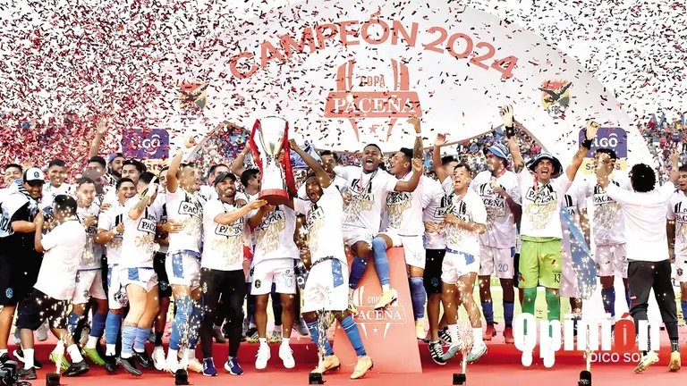 Para la posteridad. San Antonio de Bulo Bulo celebra su hist&oacute;rico t&iacute;tulo en el Apertura de la Divisi&oacute;n Profesional./ DICO SOL&Iacute;S