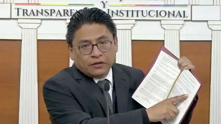El ministro de Justicia, Iván Lima, en conferencia de prensa./ ERBOL