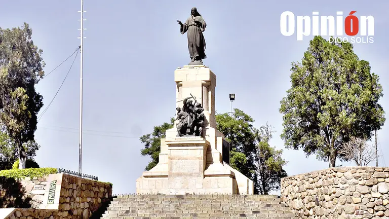 El monumento de las Hero&iacute;nas de La Coronilla en la Colina de San Sebasti&aacute;n./ DICO SOL&Iacute;S