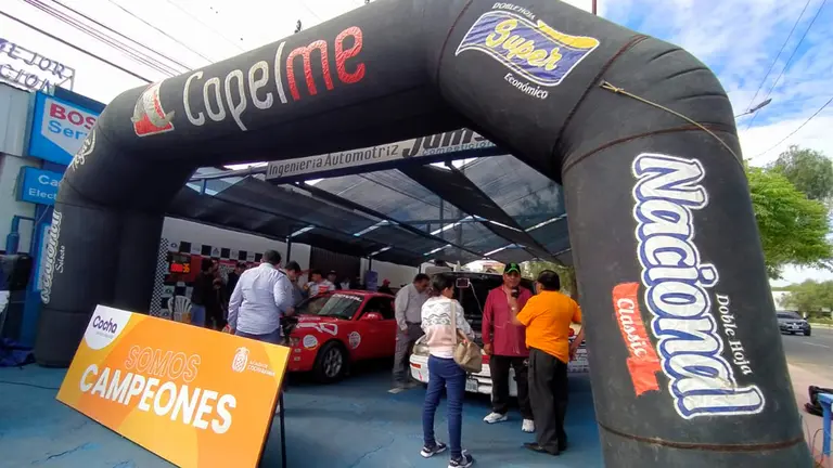 Revisi&oacute;n mec&aacute;nica de los coches, durante la semana./ DICO SOL&Iacute;S