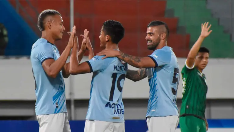 Jugadores de Aurora celebran una conquista./ NO&Eacute; PORTUGAL