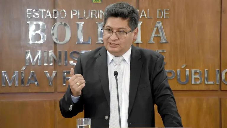 El ministro Marcelo Montenegro en conferencia de prensa./ APG