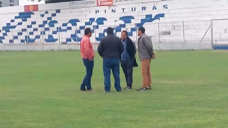 Una imagen de la inspección de la FBF al estadio de Real Santa Cruz./ DIEZ