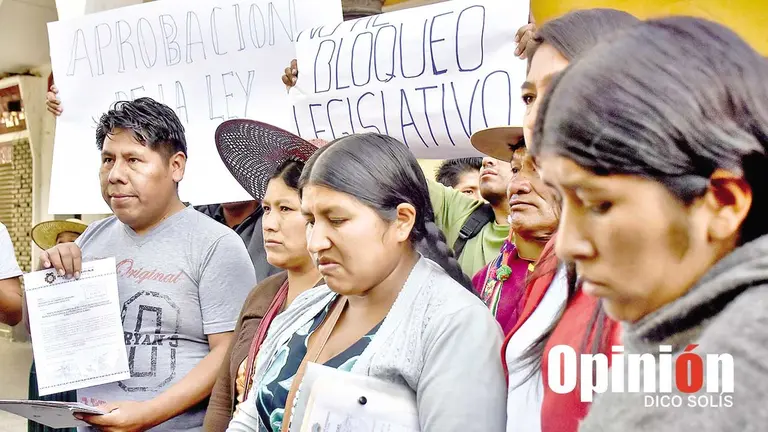 Autoridades y otros comunarios de la regi&oacute;n Andina, este 16 de mayo./ DICO SOL&Iacute;S