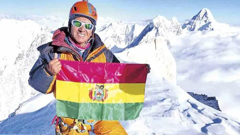 Alpinista boliviano, Hugo Ayaviri, conquista la cuarta monta&ntilde;a m&aacute;s alta del mundo. TRINIMEDIA