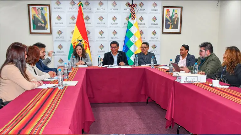 Autoridades del gobierno y representantes de Cifabol y Asofar./ MDPyEP