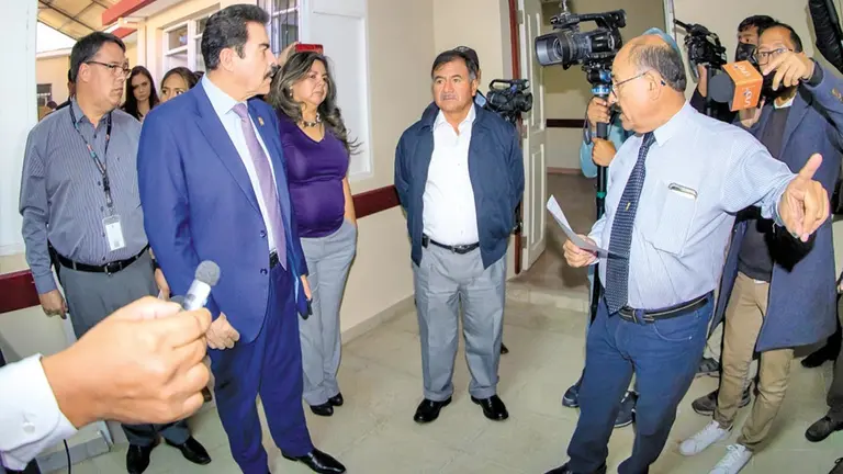 La inspecci&oacute;n en el centro de salud Ticti Norte./ ALCALD&Iacute;A DE COCHABAMBA