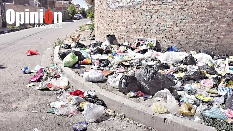 Basura se acumula en Quillacollo./ DICO SOL&Iacute;S