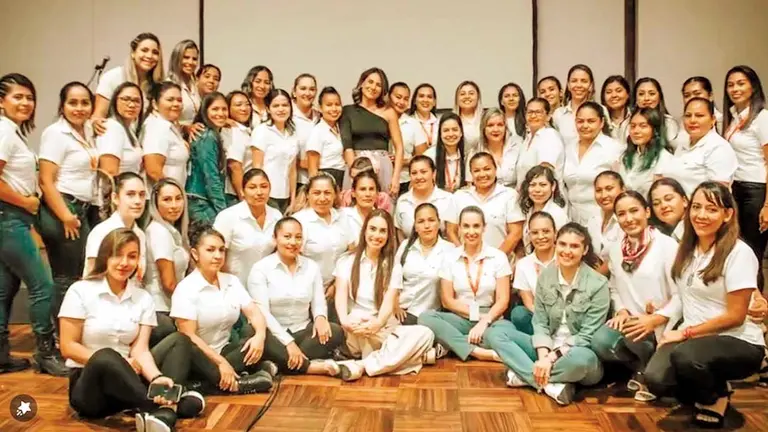 El equipo femenino que est&aacute; detr&aacute;s del Grupo Hen./ GRUPO HEN